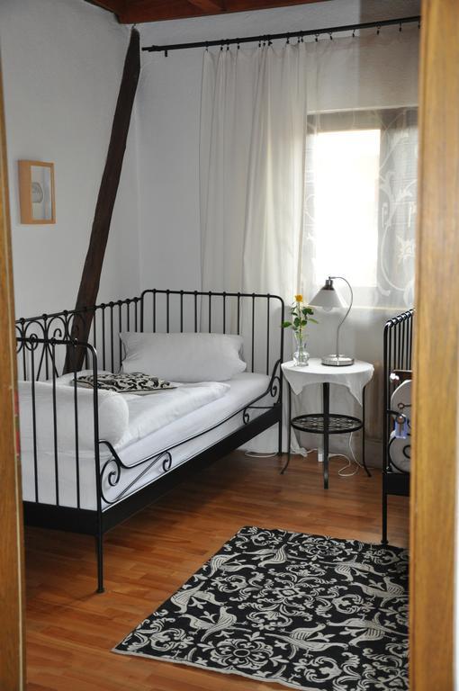 Gastezimmer Am Hof Frankfurt am Main ภายนอก รูปภาพ